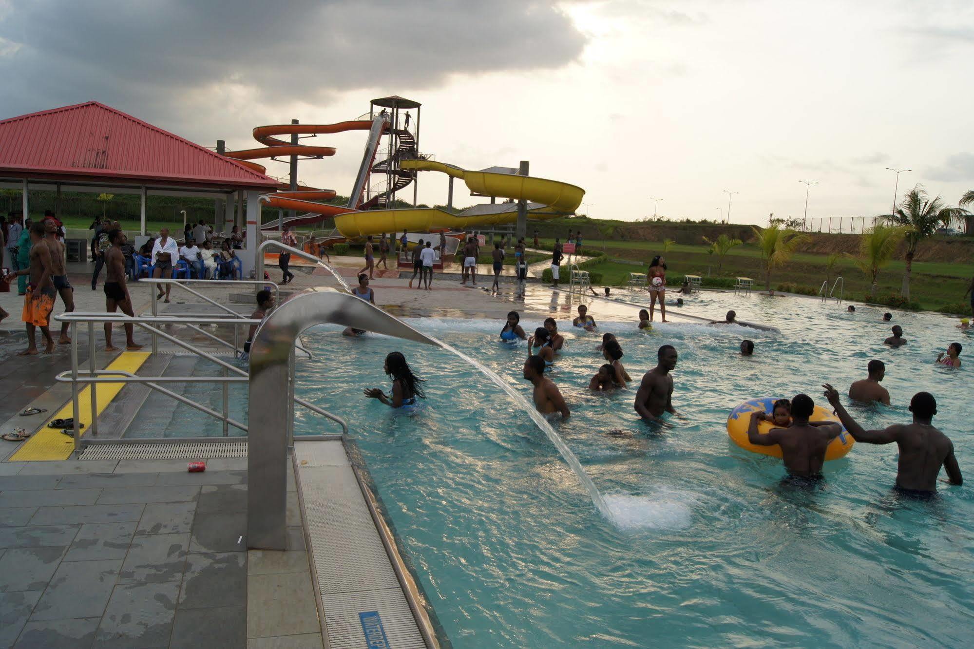 Tinapa Lakeside Hotel Calabar Exteriör bild