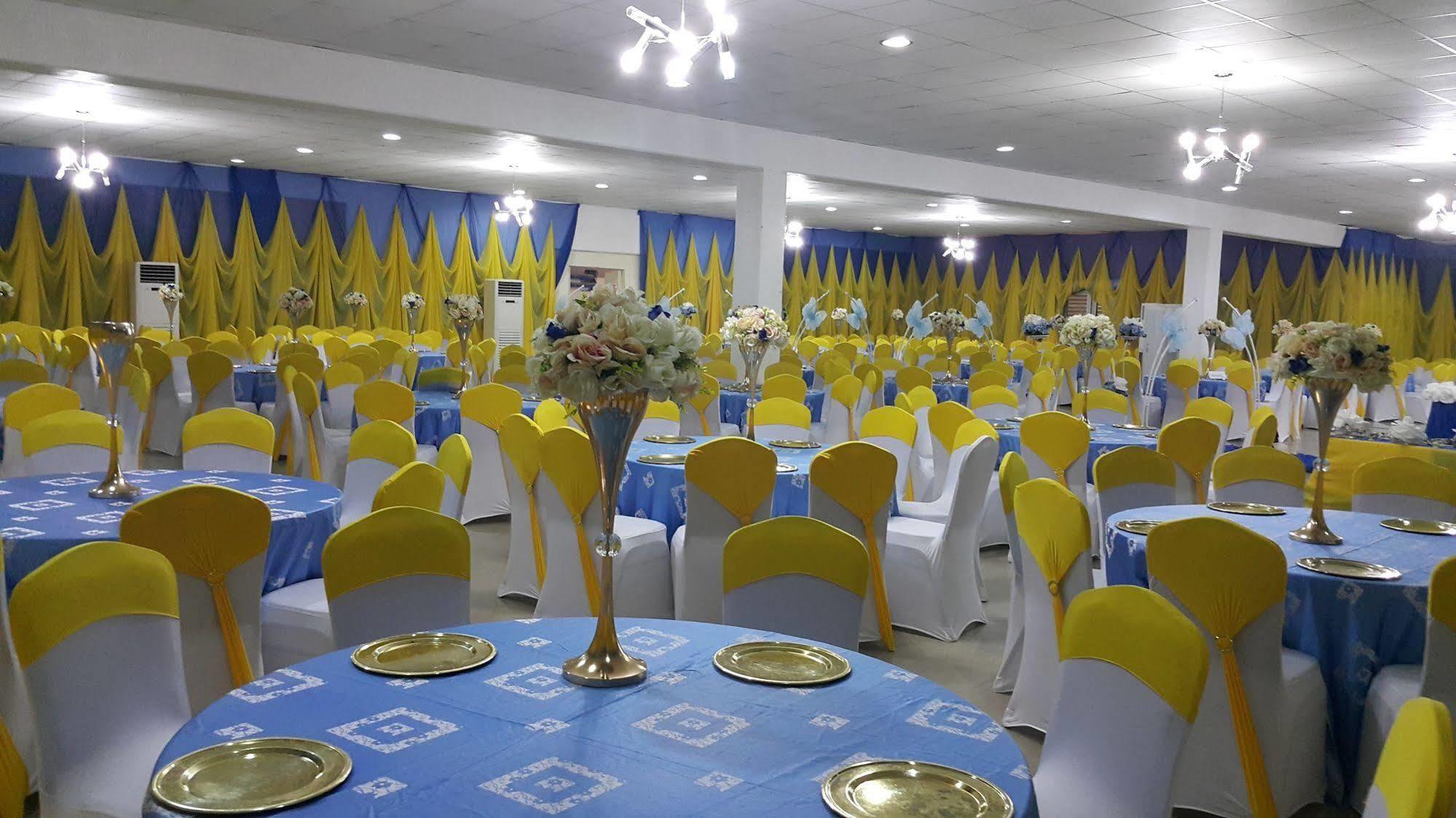 Tinapa Lakeside Hotel Calabar Exteriör bild